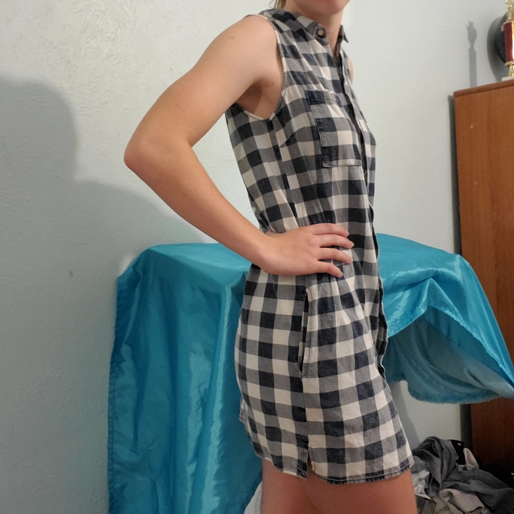 Plaid dress with collar